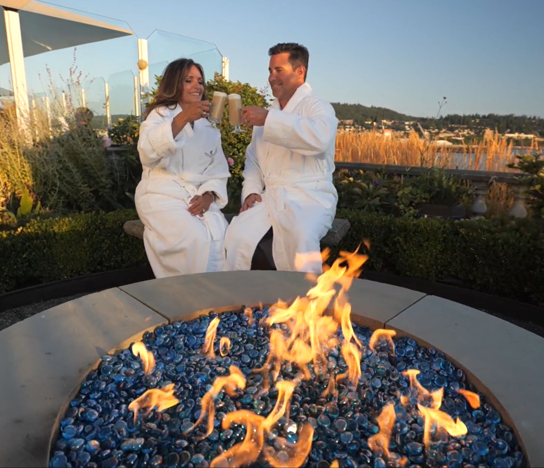 couple cocoa firepit